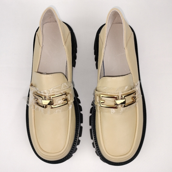 🆕 Lattelier Chunky Sole Faux Leather Loafers w/ Gold Toned Chain detail (Beige) - Picture 2 of 11